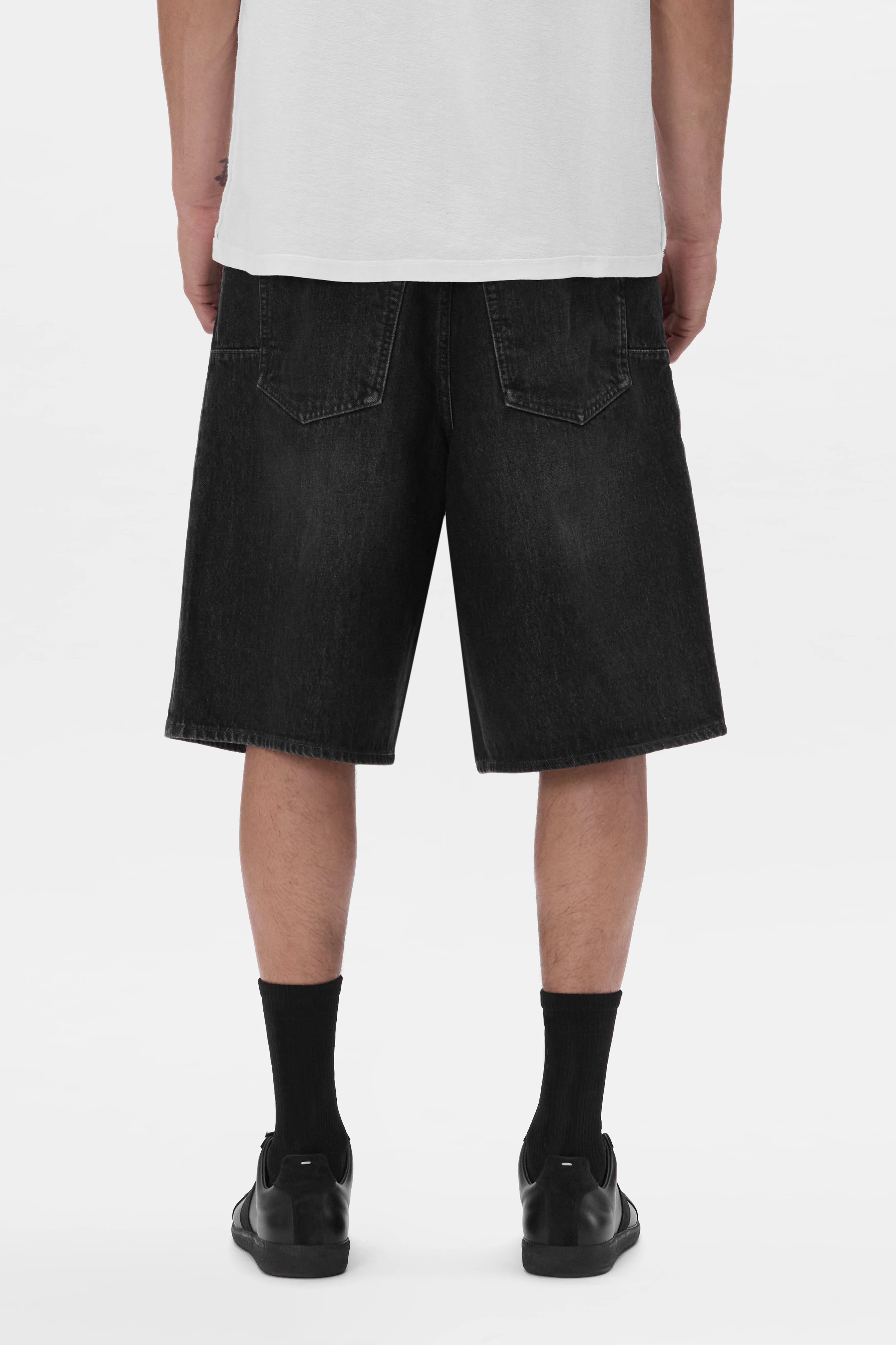 P059 Pleated Short - Image 3